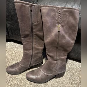 NWOB Baretraps Boots- Grove